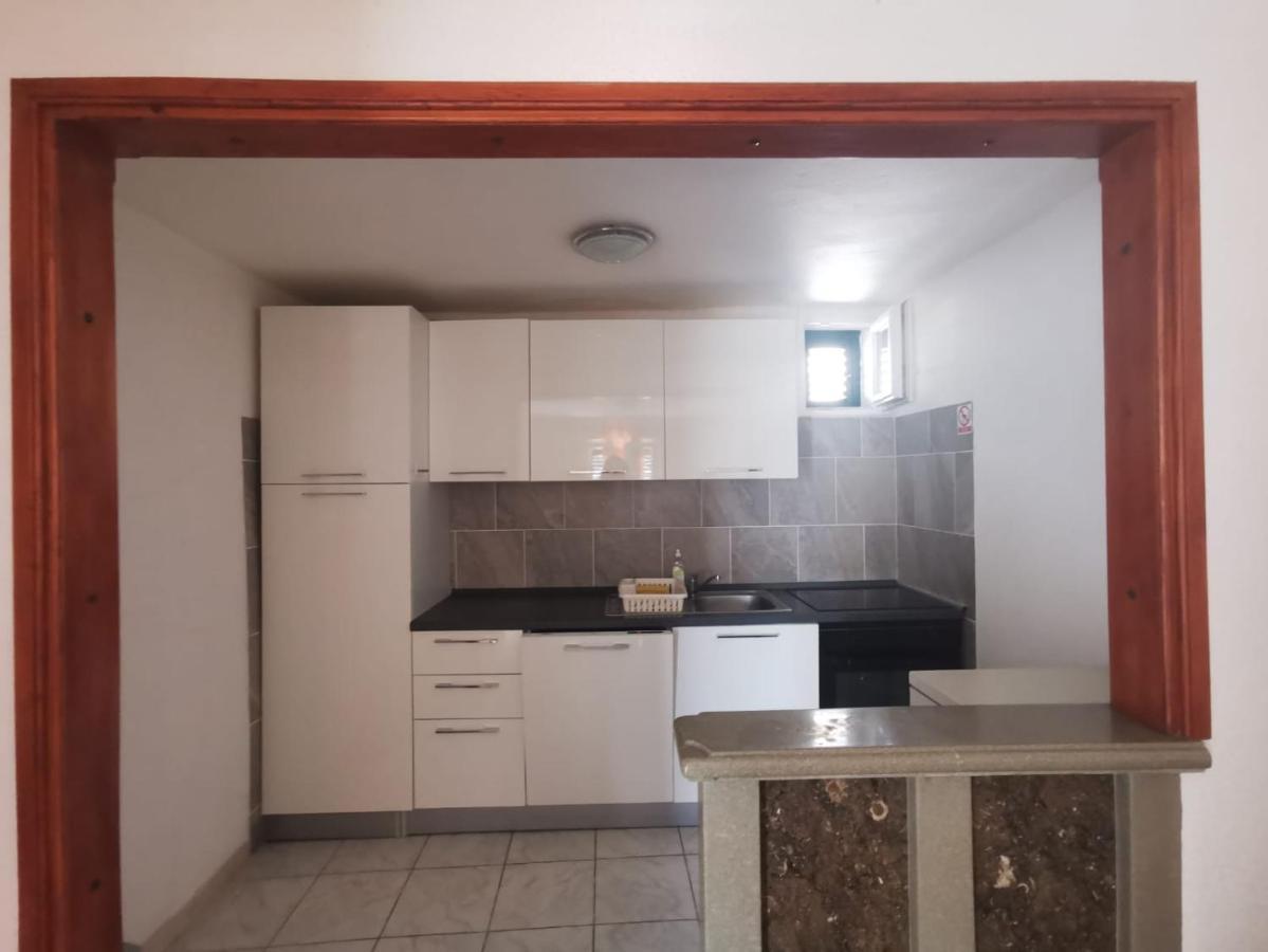 Apartmani Franceska Bol Exterior photo