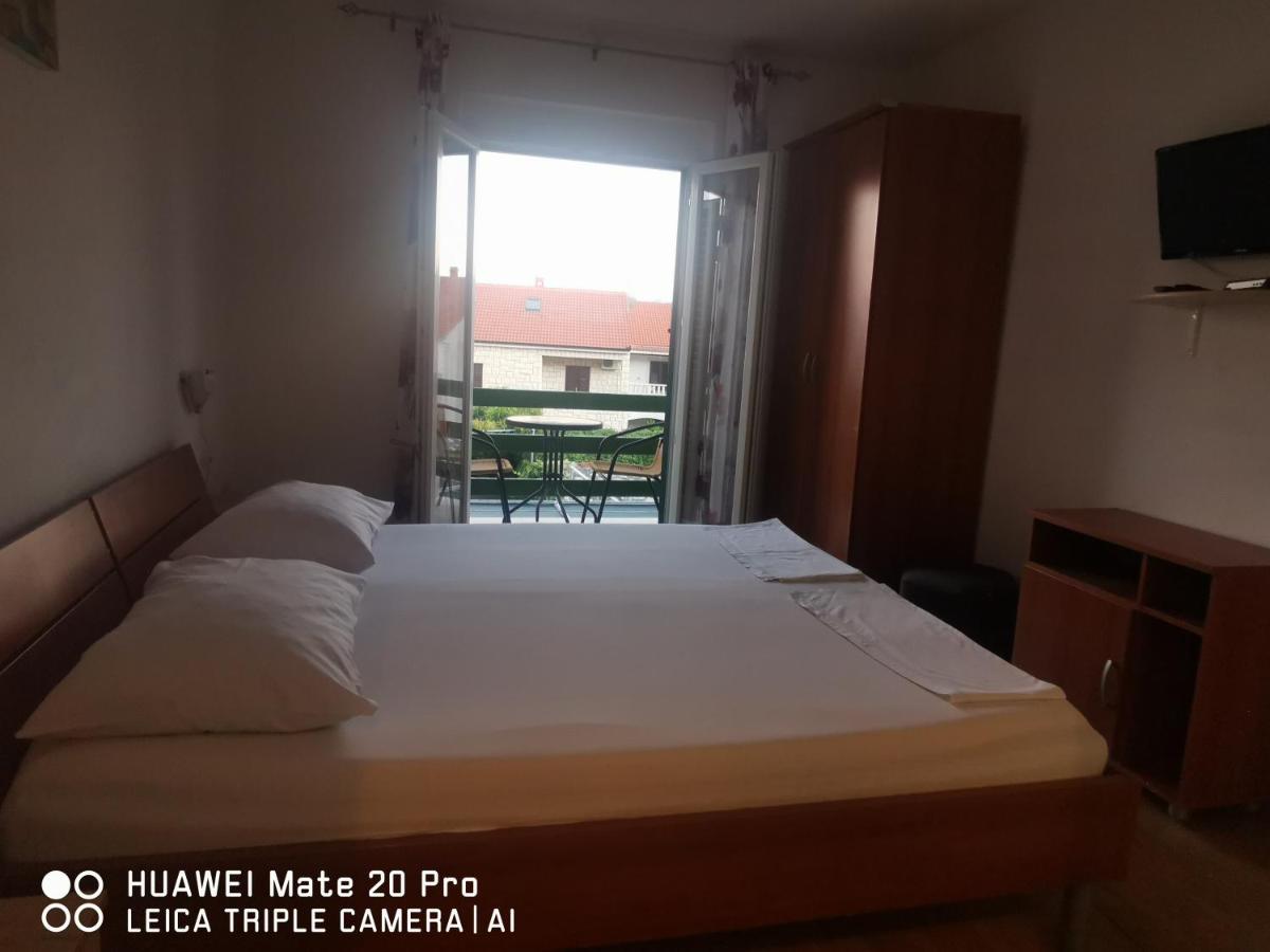 Apartmani Franceska Bol Exterior photo