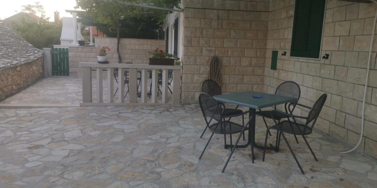 Apartmani Franceska Bol Exterior photo